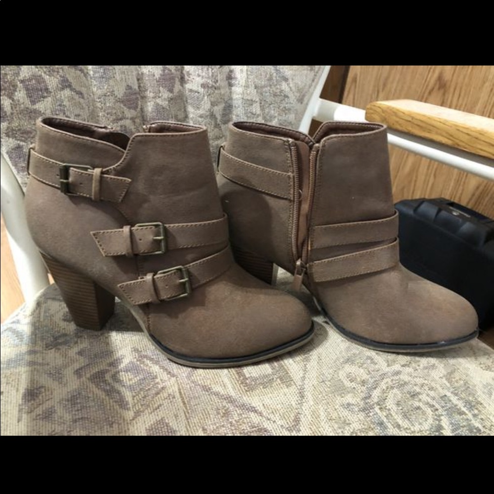 Tan boots - Picture 1 of 2